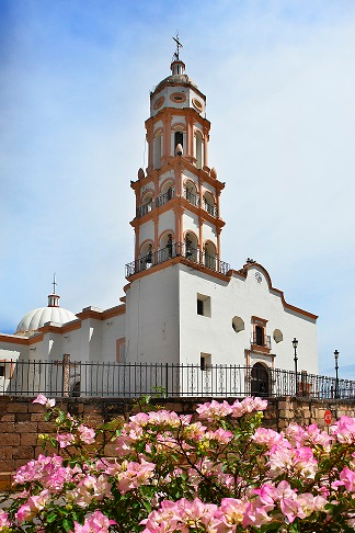 Sectur_Sinaloa's tweet photo. Hermosa vista de la iglesia de Santa Úrsula en Cosalá #PuebloMágico #Sinaloa @gobsinaloa @cosalamagico @amo_sinaloa http://t.co/PV4IW57u0z
