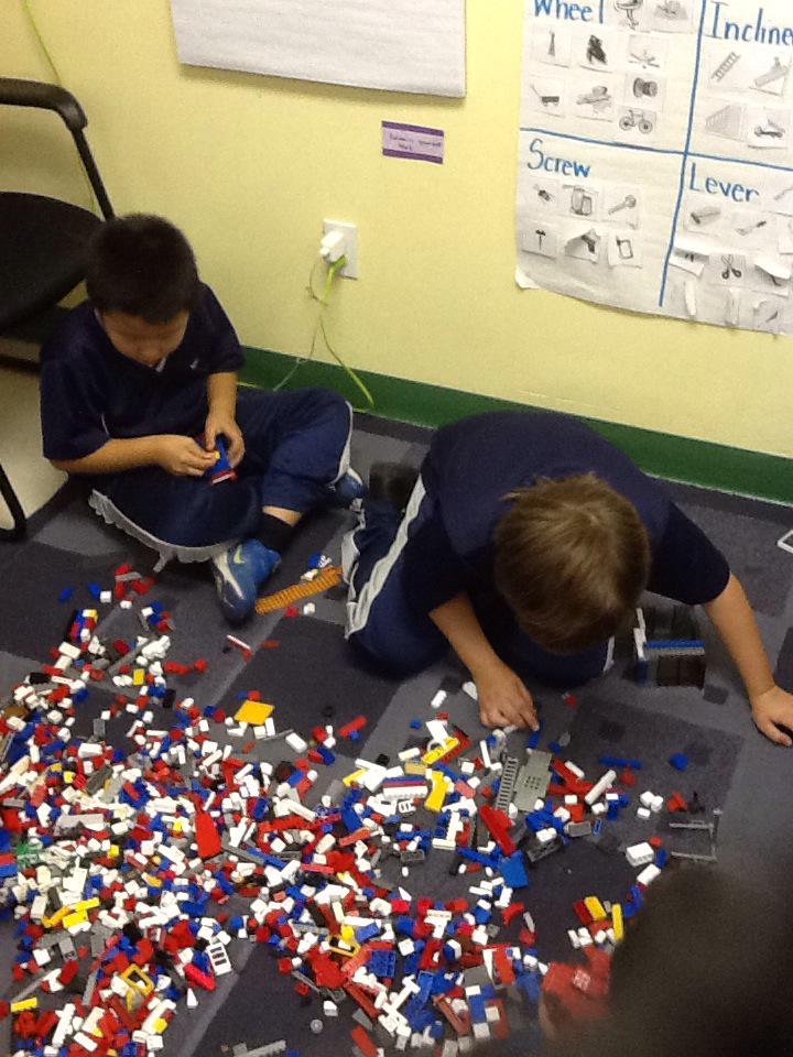 KellsMsSkinner's tweet photo. Some super builders in #buildingclub @Kellsacademy http://t.co/w20vvcFrpz