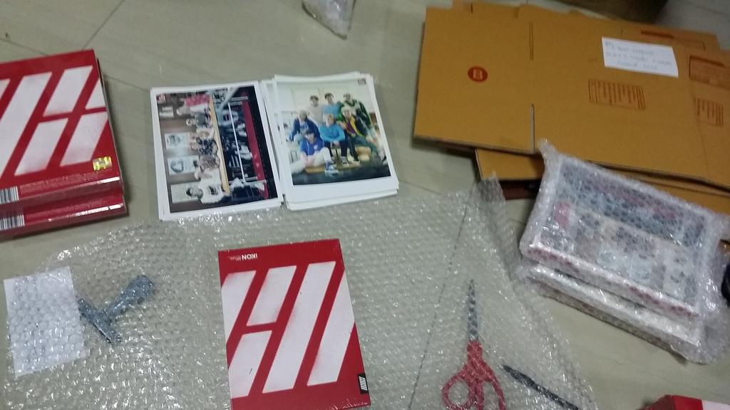 Theorderworld's tweet photo. ของมาถึงแล้วววว กำลังนั่งแพ็ค><♡♡♡ พรุ่งนี้เย็น ส่งนะคะ รอรับได้เลย เลขค่ำๆส่งกลับมาอัพให้น้า http://t.co/dfXSPBTTZu