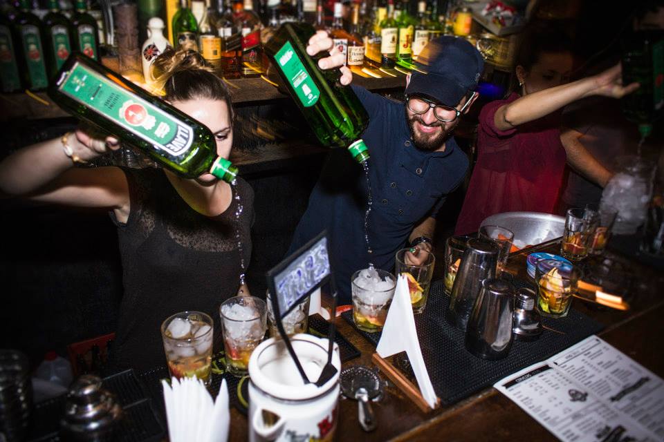 loqueva's tweet photo. HOY desde las 20 #BarsAndArts tragos, música y arte en 5 bares de Palermo | Imperdible http://t.co/FueFKLXYlV http://t.co/SioqBvFrmG