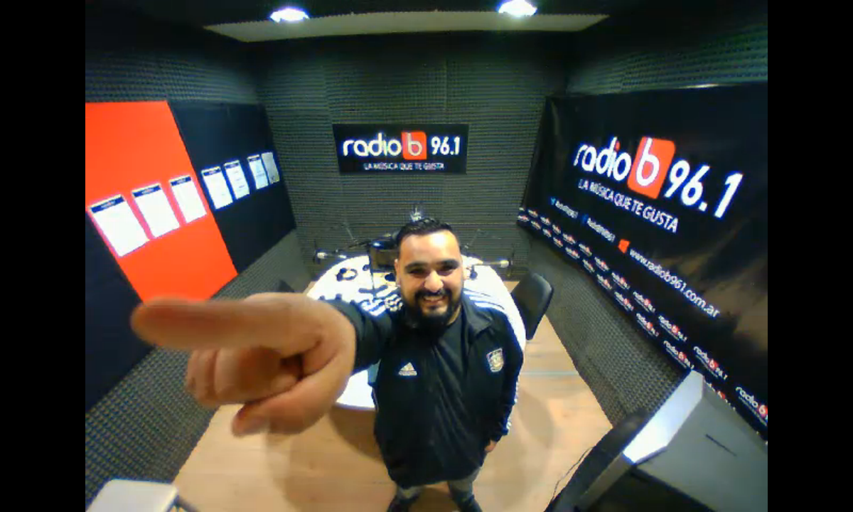 RadioBFM961's tweet photo. Estas escuchando #RankingB con la conducción de Maxi Solis hasta las 17hs | http://t.co/B7Lk1Hsunp #MeGustaRadioB http://t.co/LWbXlubYvI