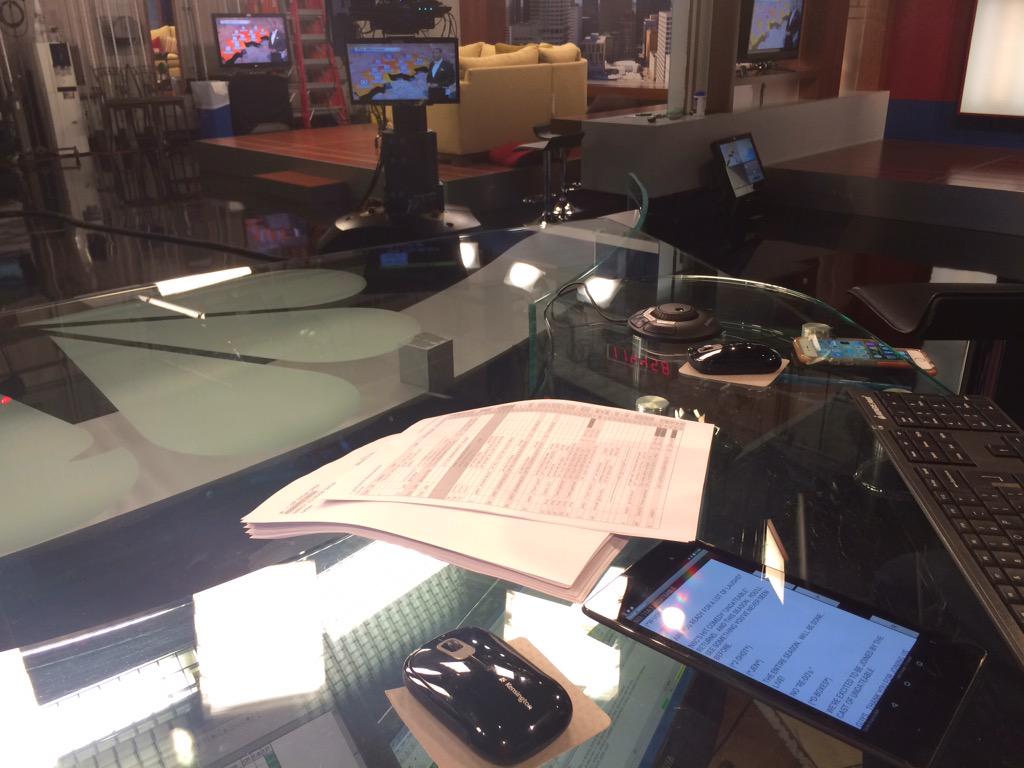 JenReynaTV's tweet image. Scripts?? Paper scripts...! We've been warped back to 2002. Lol @KPRC2 #backup #technologyprobs