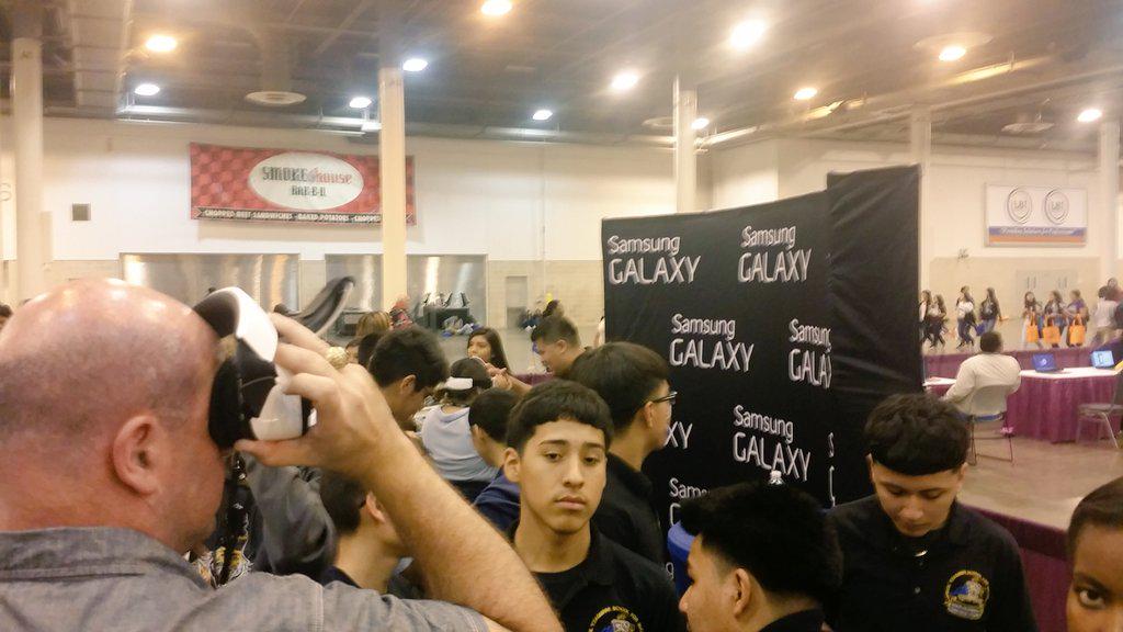 NavarroRecruit's tweet photo. Such an awesome event! Two rappers even performed! #FindYourPathExpo http://t.co/mtbPoyO6HW