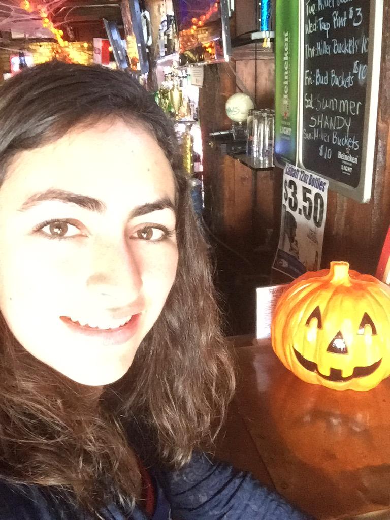 GetOnThisScreen's tweet photo. Halloween at #filoneksbar #upshow! http://t.co/cDzo1HmqdR