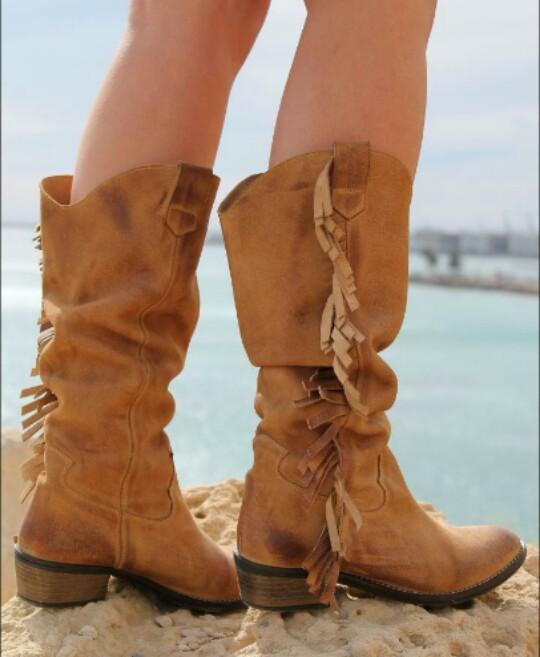 #Flechazo 💕 by Belshia: Estas botas de <a href="/CapricheA/">Capriche & Caótica</a> me encantan, quedan genial, sobre todo con vestidos #moda #estilo