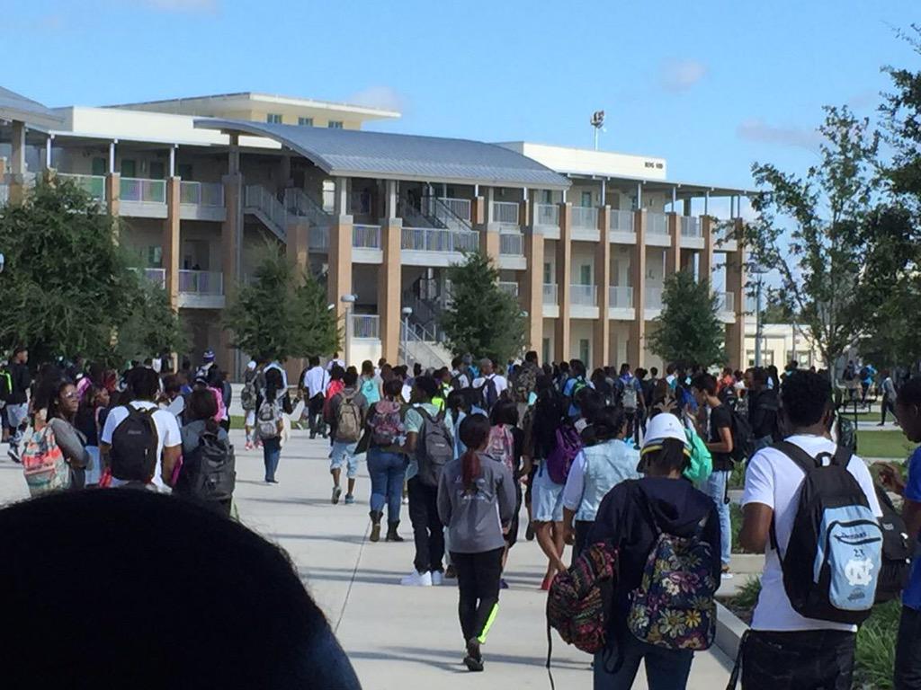 savstateadmis's tweet photo. SSU recruiter, Ms Garcia at #EvansHigh School, #Orlando #FL. #ssurecruits #floridarecruitment http://t.co/gt5NM9mJpv