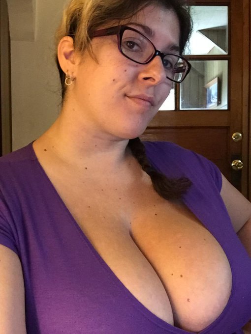 Bewbs.... http://t.co/2cy0eA3xjo<a href="/tag/massagechair"class="tags"><span>#massagechair</span></a><a href="/tag/demtitties"class="tags"><span>#demtitties</span></a>