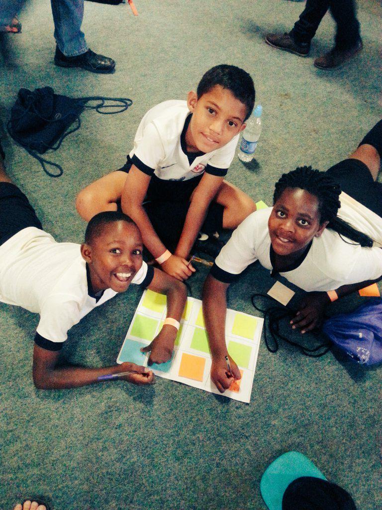 shellfree_'s tweet image. Happy Smiling faces storyboarding a spec Day 3 of #kickandcode week in South Africa @me7048 @DTwithSAP