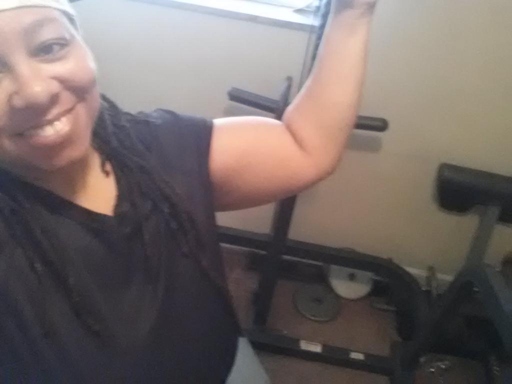 Klove20102010's tweet photo. This is how I #C4! Hitting it in the home gym.#Fitness #ThickChick #FatFocused #ShortButSexy #FitLife #WeightLoss http://t.co/RRVh4iqL4B