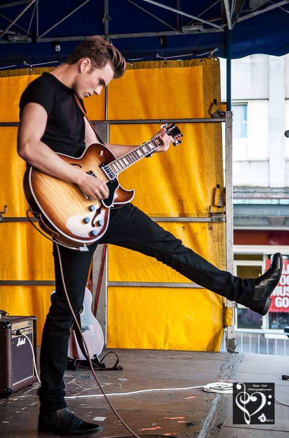 chaysnowdon's tweet photo. Cheers @BassClefPhoto for this awesome photo! #picoftheday #throwback #gibsonguitar @BIMMBristol http://t.co/dBy6paDNr3