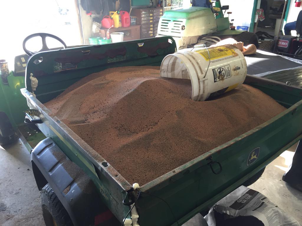 kennethdclayton's tweet photo. Great job by@DryJectOhio put down nice @MaXandsoil and profile combo @manowargolf #divotmix+profile @HarrellsLLC http://t.co/g8lq3ss0BC