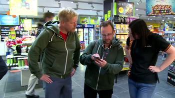 ChrisOLisbeth's tweet photo. Christer lånar DVD i Västerås. Se klippet: http://t.co/1RbzAI1O1U #TV4Spring TV4Spring http://t.co/yzd79zsHoh