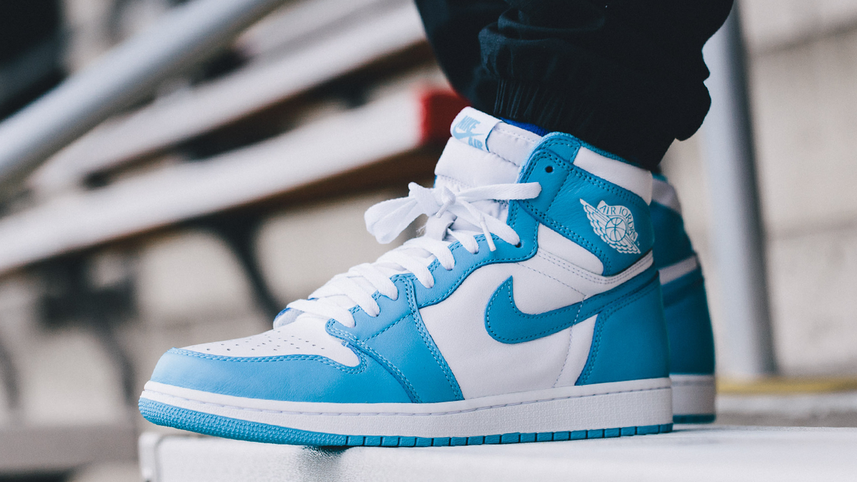 Jumpman23's tweet photo. Old school. 

The #AirJordan I High OG 'Powder Blue' drops Saturday. http://t.co/OzsjQ4RTWZ http://t.co/Wpbrm0842K