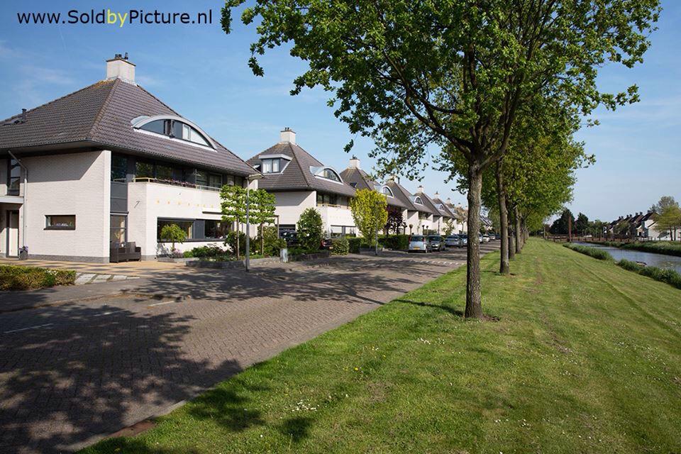 EtienneOldeman's tweet photo. 2-onder-1 kap staat nu te koop #Bergschenhoek leidt retweet tot verkoop krijgt u fotoshoot twv €500 kado pls retweet http://t.co/KTKaHqhVK9