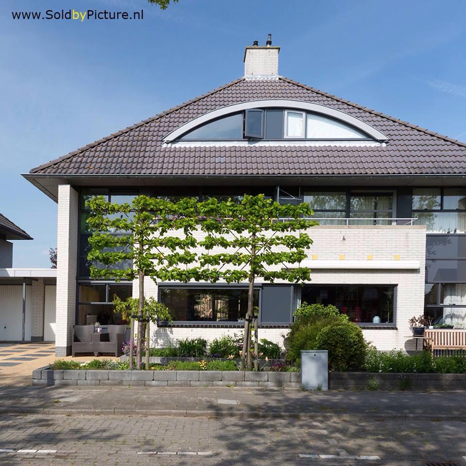 EtienneOldeman's tweet photo. 2-onder-1 kap staat nu te koop #Bergschenhoek leidt retweet tot verkoop krijgt u fotoshoot twv €500 kado pls retweet http://t.co/KTKaHqhVK9