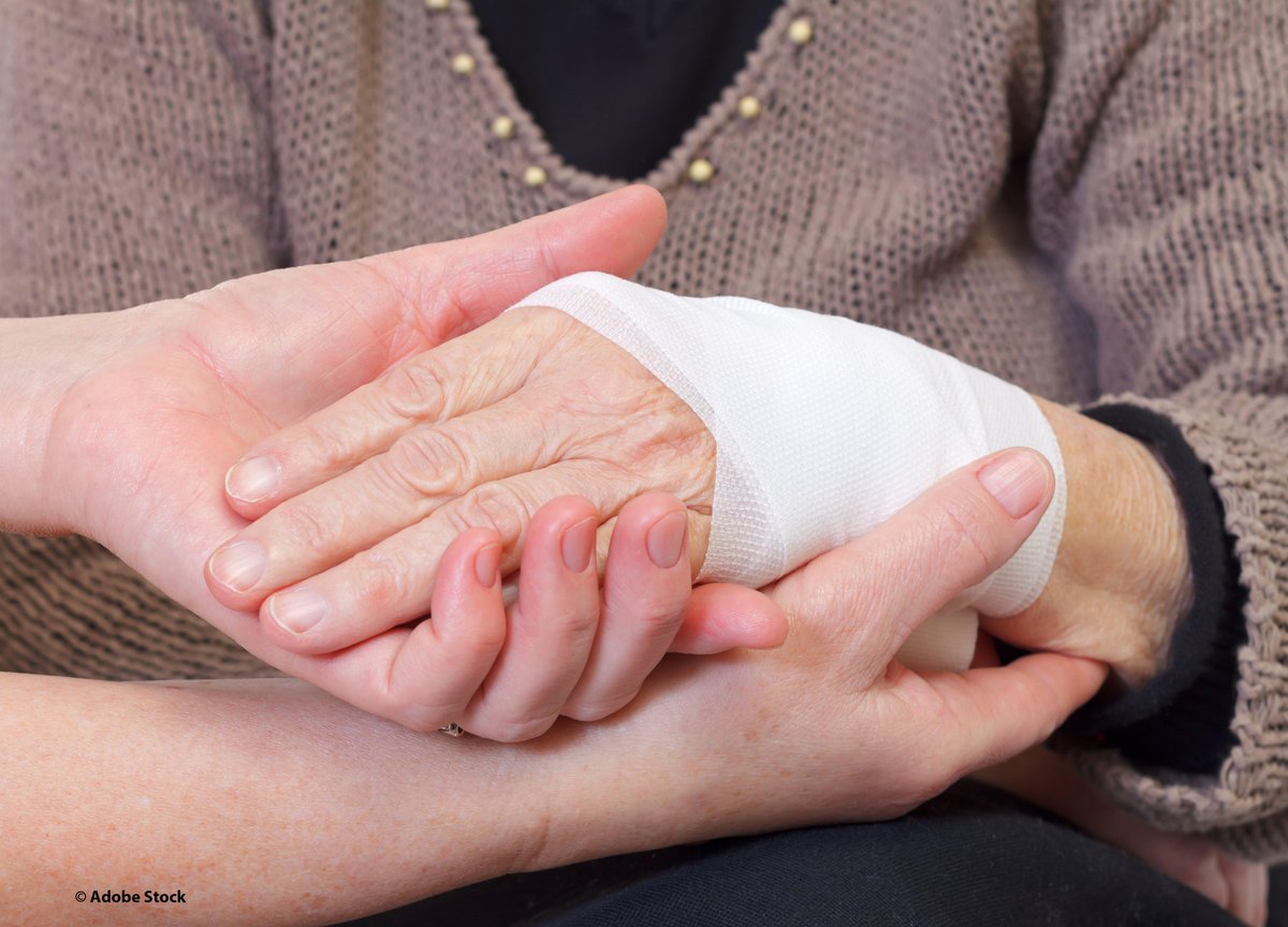 AAOS1's tweet photo. New study: Therapy reduces the risk of fragility fractures by 40 percent http://t.co/QMRyf9DtHh http://t.co/mnVTIcqlya