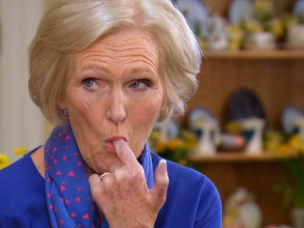 DavidGr23121997's tweet photo. 5 minutes into bake off and chill ... http://t.co/MCQLau2oo7