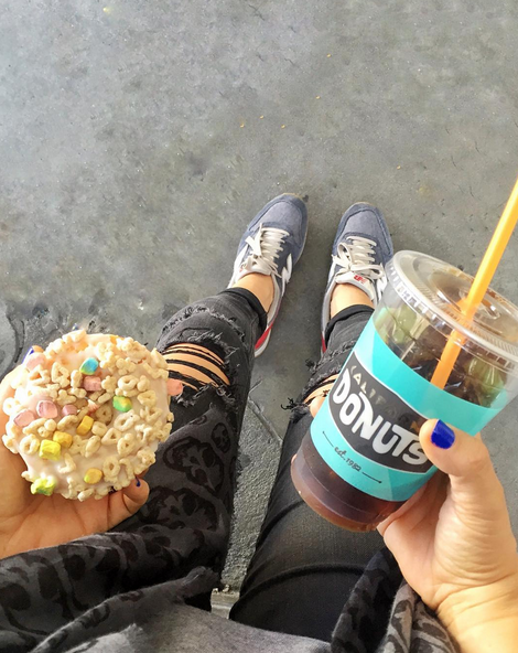 VigossUSA's tweet photo. Fueling up in LA market with a super sweet midday snack. 🍩☕️ #californiadonuts #vigoss #ThompsonTomboy http://t.co/3WGjOEX5Js