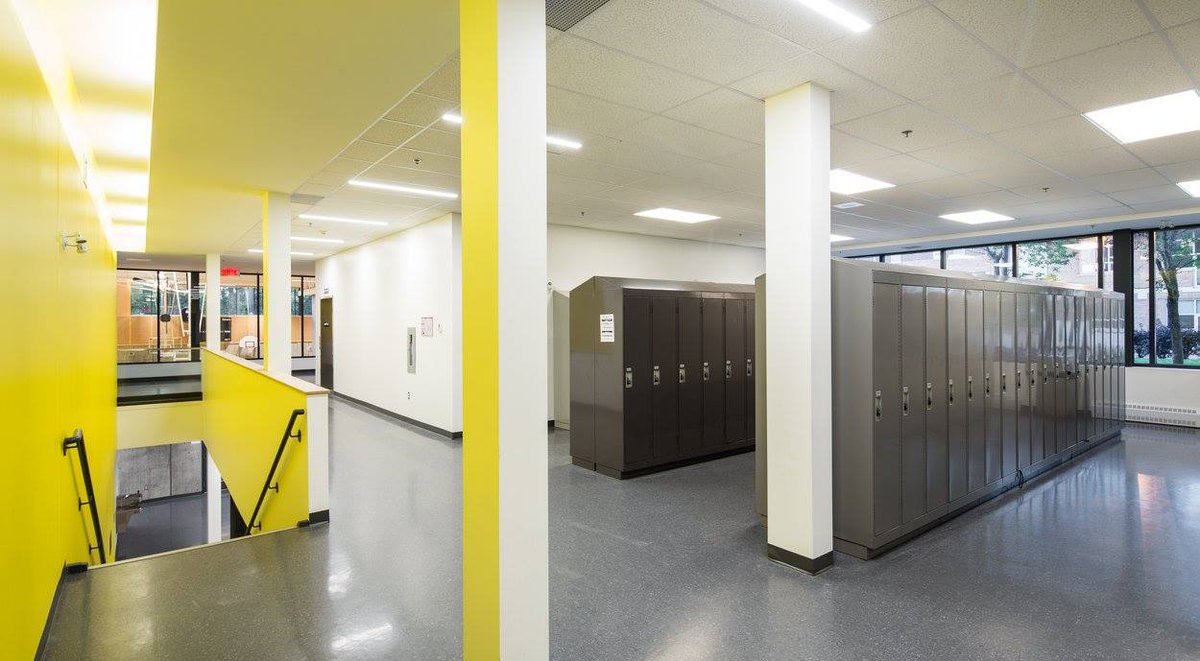 Paradigmes21's tweet photo. Bravo, belle expansion de mon école secondaire! @Kollectif @CharlesLemoyne https://t.co/RwBD11Q8Kh #ArchQc http://t.co/DrJxSSWbDq