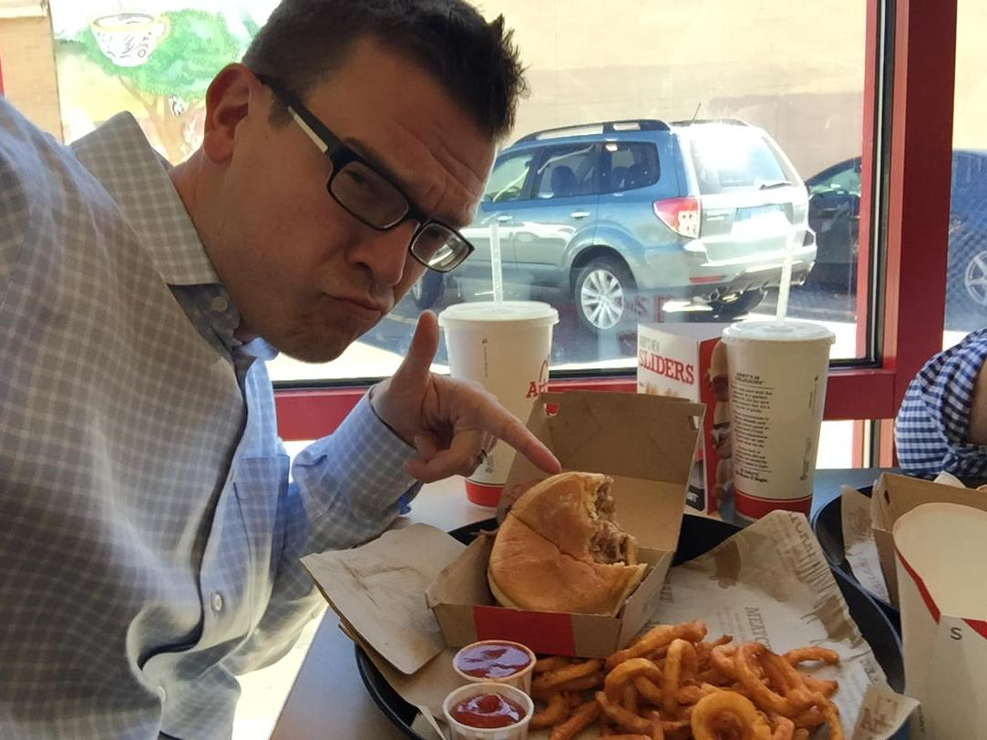 HoweItsDone's tweet image. Killin it #jordystyle #yolo #dameats