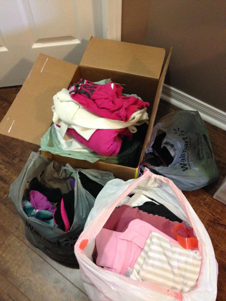 Ashley_1_7's tweet photo. We cleaned out our closets! Ready to go drop off our donations!! #3lbChallenge @DiabetesClothes http://t.co/AXDnKpjRDi