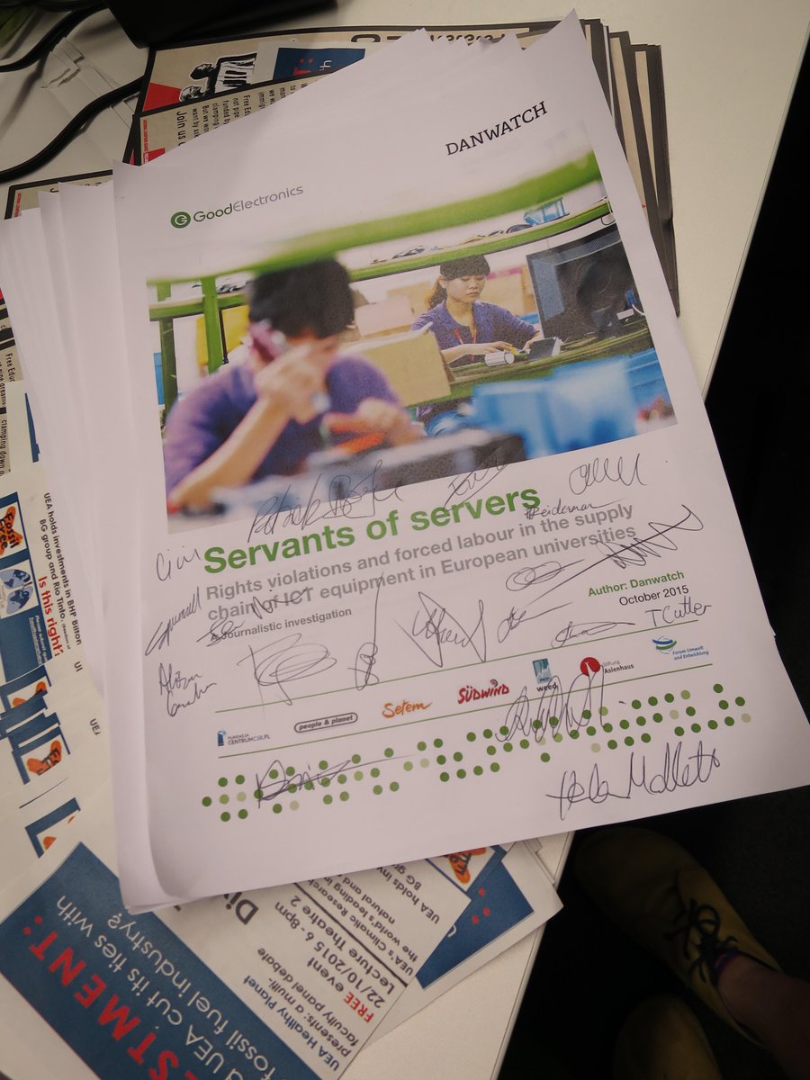 chrisjarvisdiy's tweet photo. UEA Students lobbying UEA 'Management' today to join #ElectronicsWatch @peopleandplanet  @UnionUEA #DecentWork http://t.co/1kRExxdPl1