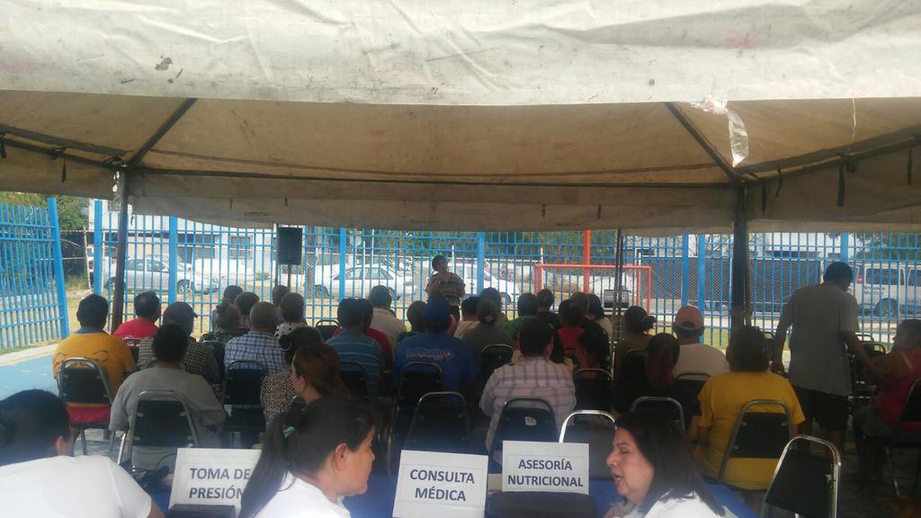 omar_perez78's tweet photo. Pláticas de Prevención Familiar PREVESAN, Col Inf Los Ángeles 7°Sec @PedroSalgado_A @Cicmty @PREVESAN @jorgefgarza http://t.co/T89O8ya0DR