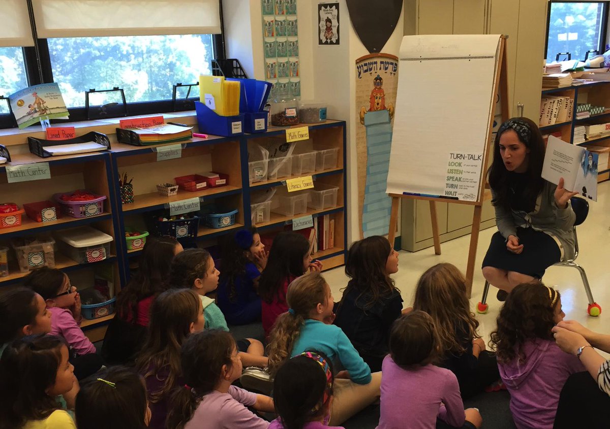 Mrs. Rozenberg and her 2G1 students have a ‘Turn and Talk’ lesson on their first day back.
#weRYNJ #turntalk