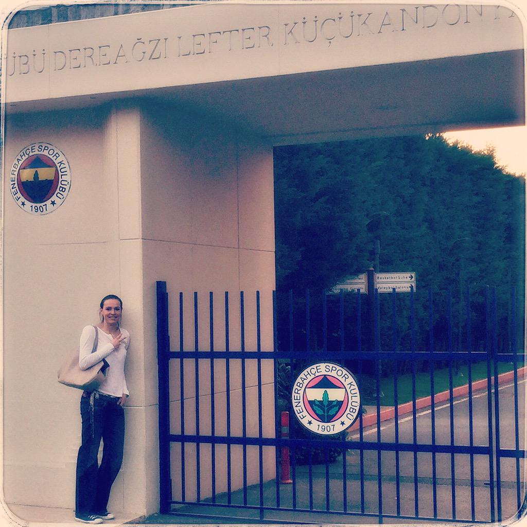 Evim, evim... Güzel evim... ☺️
#2015-2016 #FenerbahçeGrundig #SarıMelekler #Başlıyoruz