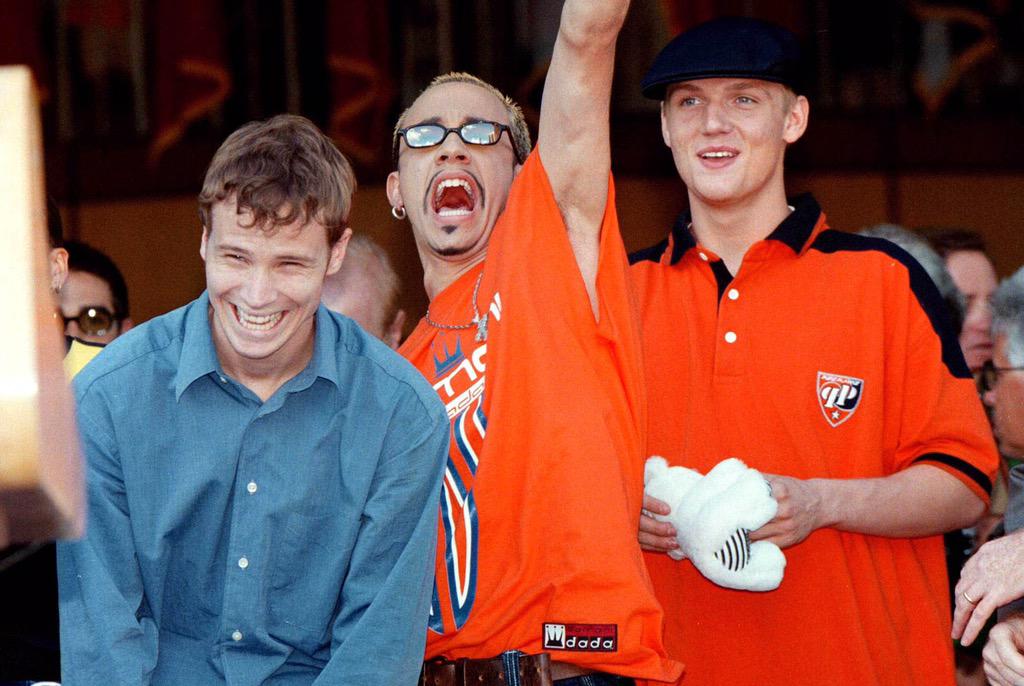 backstreetboys's tweet photo. Happy #BackstreetBoysDay, everybody!

On October 7th, 1998 we got the 🔑 to the City of Orlando. http://t.co/m0CcWQGr3k