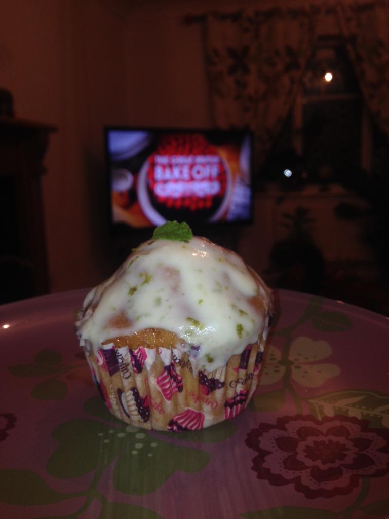 LeedsRotaract's tweet photo. Can't watch #bakeoff without cake! Good night for Rotatact #GBBOFinal #leeds #Rotaract http://t.co/WelUHXeCM7