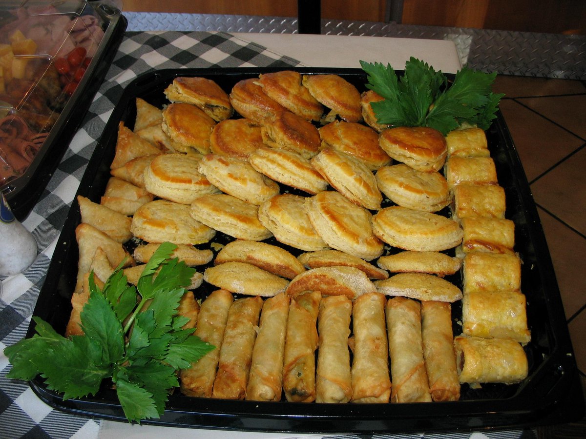 SDeliciousCPT's tweet photo. Some of our amazing #platters :) 

Call us to order - 021 555 2647

R350. http://t.co/0b3rzw2tL2