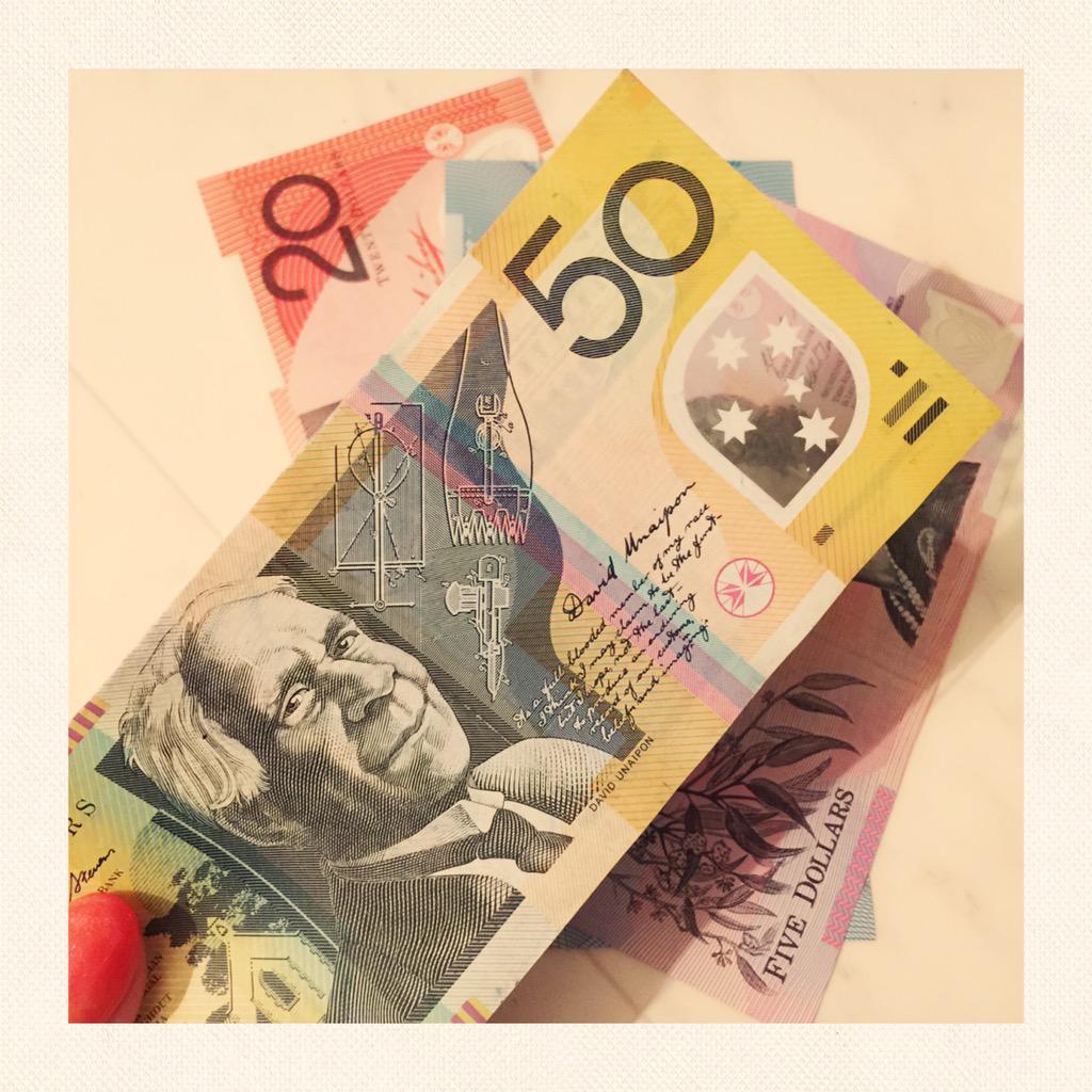 華乃都 Kanoto クラファンイラスト教科書制作中 海外のお札ってなんか可愛いんだけど 最近のは透明窓が付いてるんだね あと不思議な匂いがする 国臭 Http T Co Lmvkukdn1g Twitter