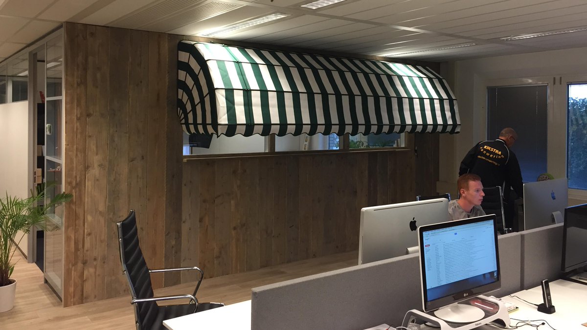 Vreemd om in een kantoor een markies op te hangen? Kikstra Zonwering vond van wel, wij niet. Bedankt <a href="/Kikstra/">RichardKikstra</a> :)