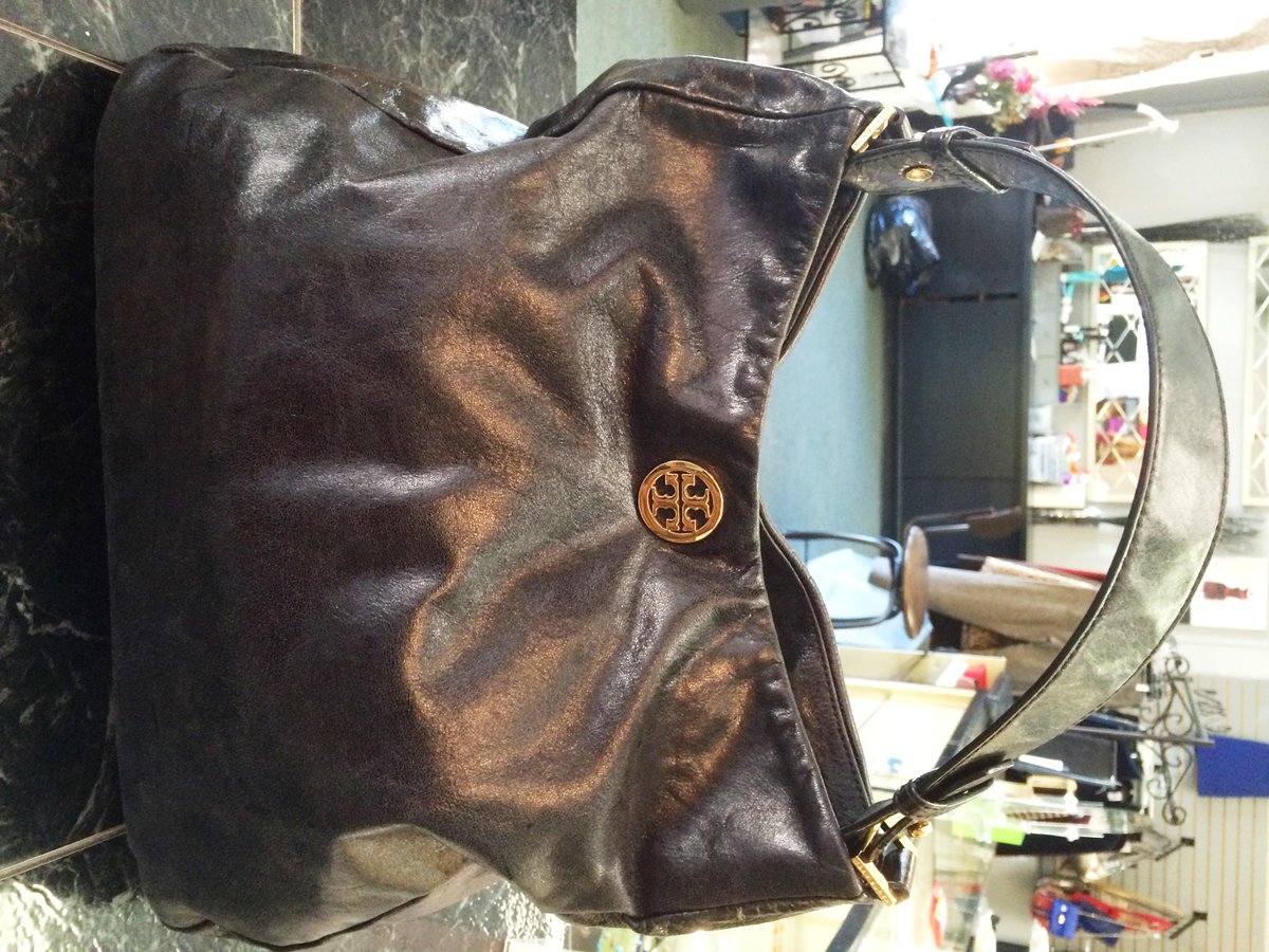 CityConsignment's tweet image. TORY BURCH is waiting for you...dressed up all in leather
$150