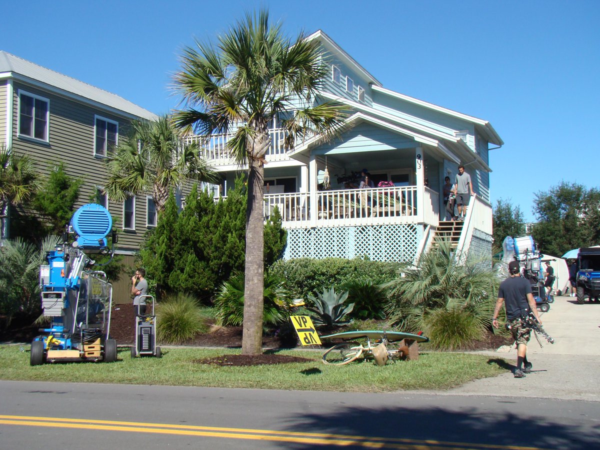 IOPCity's tweet image. The sun is out in IOP and HBO is in town shooting scenes for an upcoming series called “Vice Principals”!