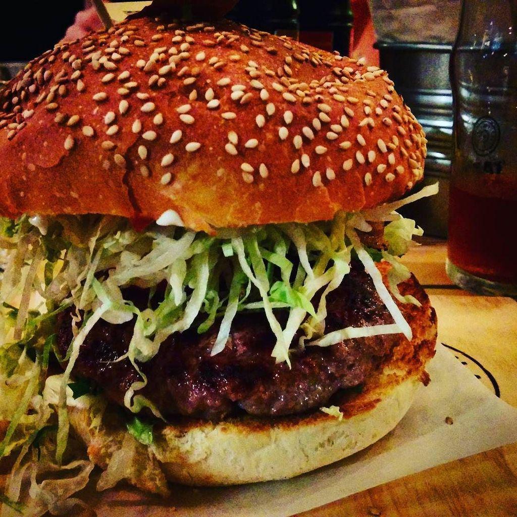 alessandroraffa's tweet photo. #amBurgher #fud #fudPalermo #birraTari #birraArtigianale #forSale @birra_tari http://t.co/StQQOo7ibZ http://t.co/n3NSm1qhBR