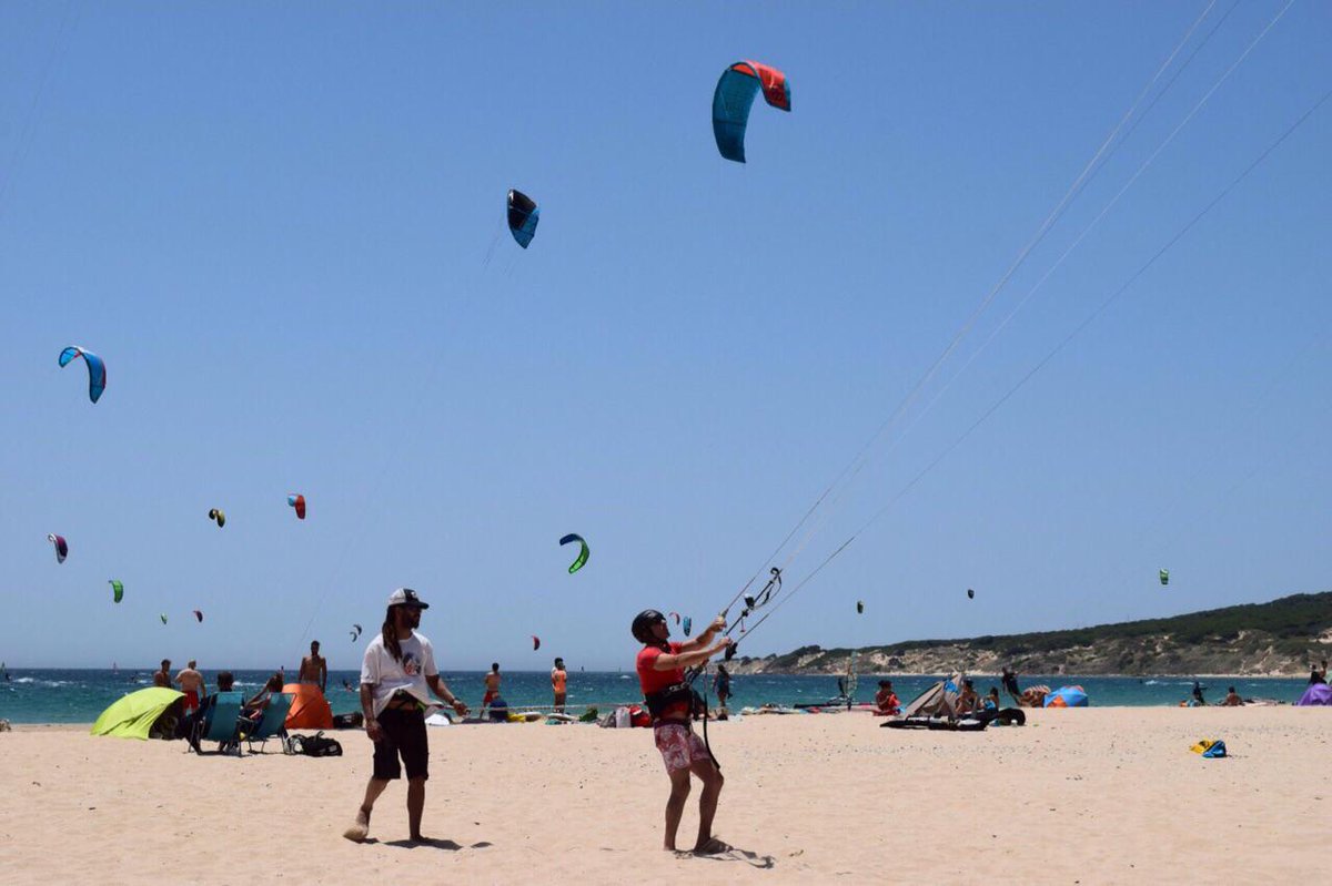 DoctorKitesurf's tweet photo. Escuela Doctorkite los mejores cursos en privado!! 
#kitesurfmalaga #kitemalaga #kitesurfTarifa #kitetarifa #curso http://t.co/Kip1P7m0UI