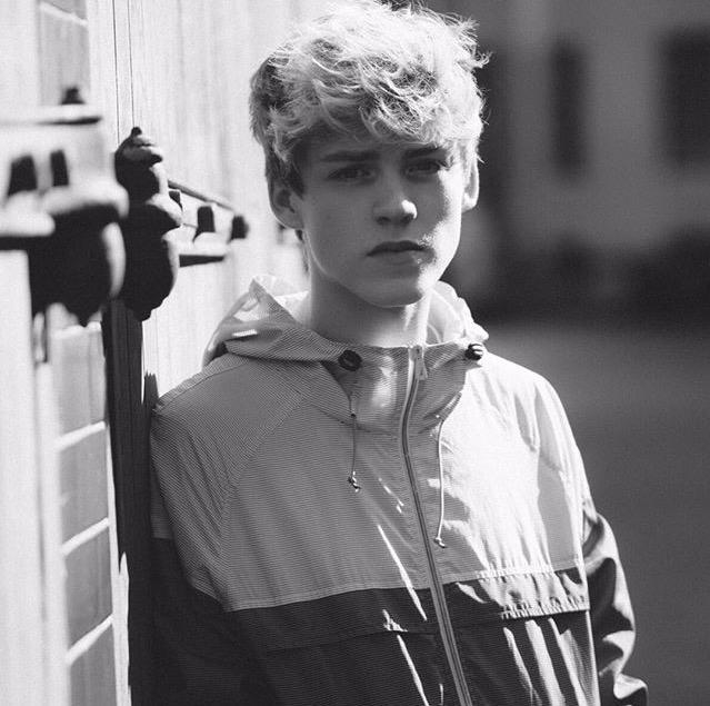 UpdatesOn8Lads's tweet photo. A few pics of @NewHopeReece from his photoshoot❤️🙈 ~Holly http://t.co/USfj3F1ov6