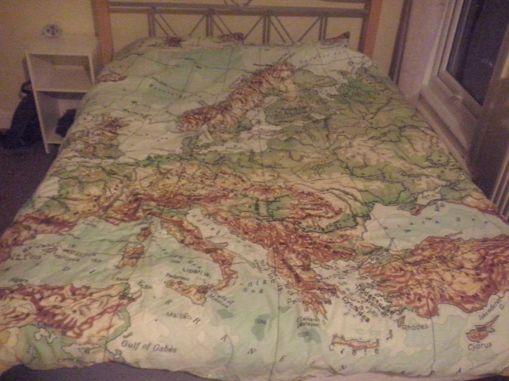 EvaMad11's tweet photo. Ayer, en la casa donde hicimos la fiesta, vi la mejor funda de nórdico del mundo (nunca mejor dicho). #Iminlove http://t.co/f2AG9fVrn7
