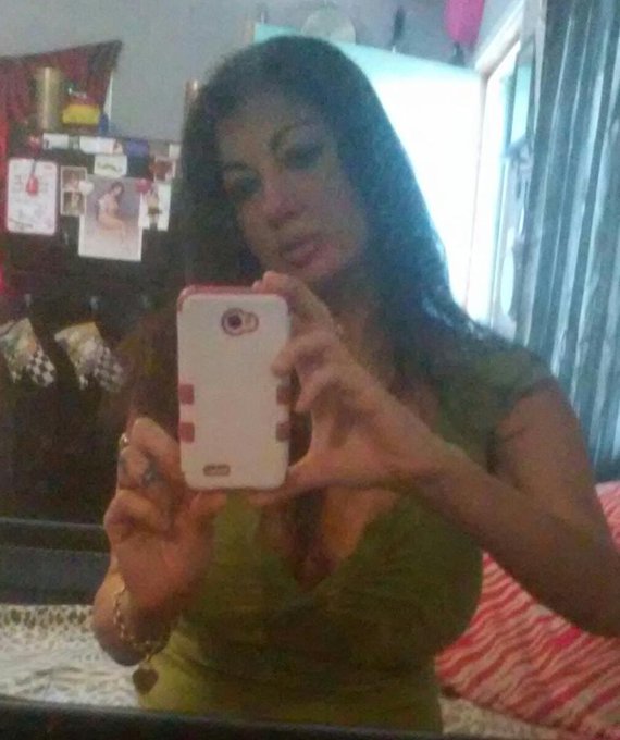 good late morning lovers!was busy getting pretty for you  or ida bn here sooner!😘 http://t.co/YnpDAT<a href="/tag/nofilter"class="tags"><span>#nofilter</span></a><a href="/tag/nomakeup"class="tags"><span>#nomakeup</span></a><a href="/tag/havefun"class="tags"><span>#havefun</span></a><a href="/tag/newnails"class="tags"><span>#newnails</span></a><a href="/tag/luvli"class="tags"><span>#luvli</span></a>