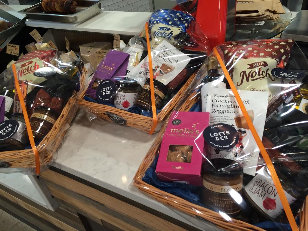dot_ie's tweet photo. Delighted to be the #Starbiz on #irishbizparty tonight. We will be giving away a hamper full goodies #iedomains http://t.co/nwmjBZazni