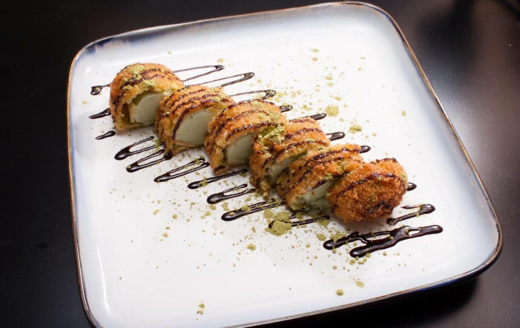 WabiSabichicago's tweet photo. @WabiSabichicago: Deep fried ice cream🍨🍨#deepfried#icecream http://t.co/NwbVt1tLRW