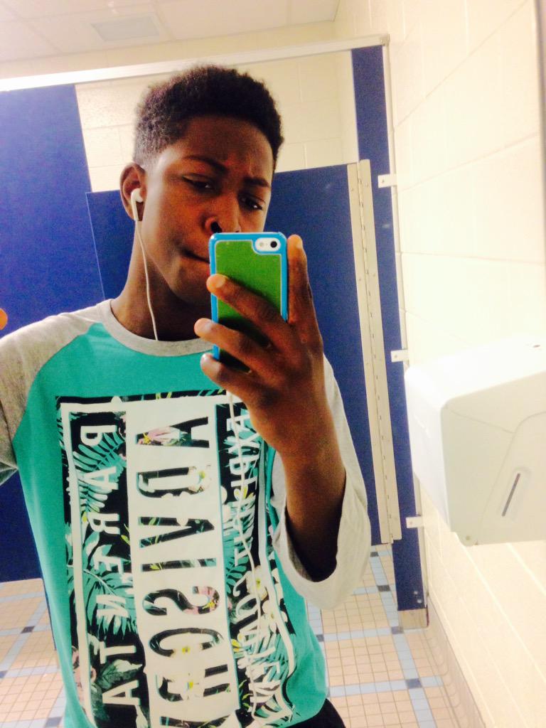 FeeD_can's tweet photo. 💯😏 http://t.co/W0b6o5lial