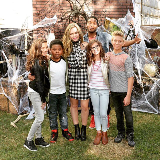 twistmag's tweet image. #LiarLiarVampire met #GameShakers at the @NickelodeonTV Halloween party! &amp;gt;&amp;gt; bit.ly/1GwECp4