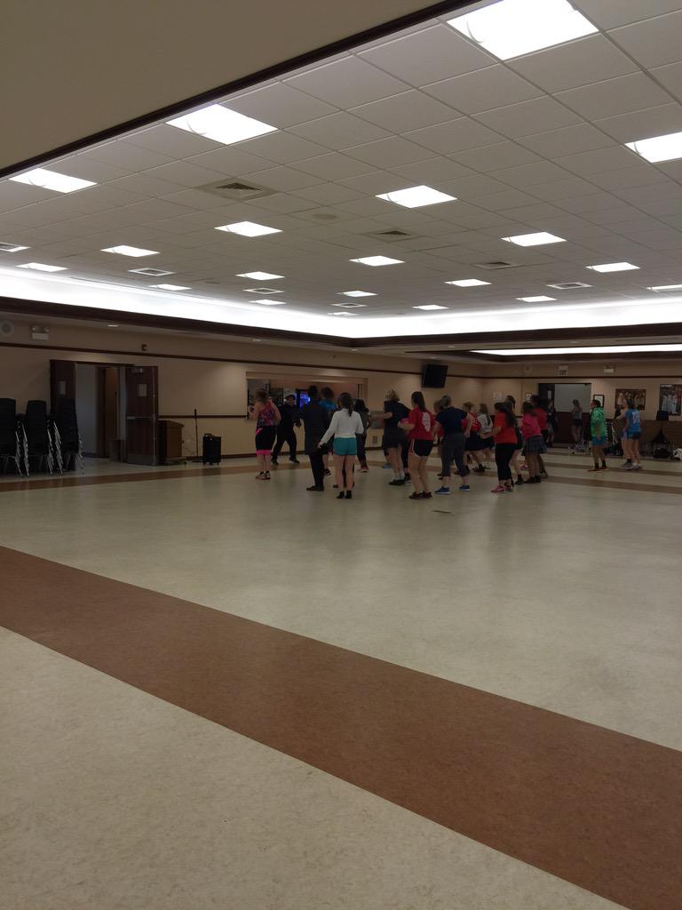 srta_saunders's tweet photo. Spanish Honor Society hosted a free Zumba party after school today! #macsgotmovez http://t.co/hVpYr9ZZKJ