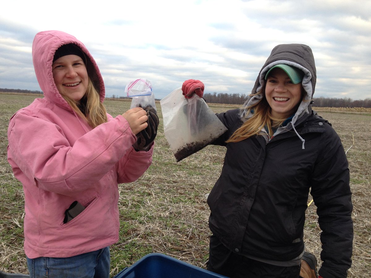 #tanklab grad students: always up for adventruous field days #thanksbetograds <a href="/BrHanrahan/">Brittany Hanrahan</a> @marthamdee @ArialShogren