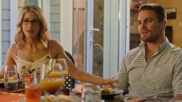 StarlitSky2015's tweet photo. Our favorite couple is back 💑  #WelcomeBackOlicity #Arrow http://t.co/G0lEiYyOVu