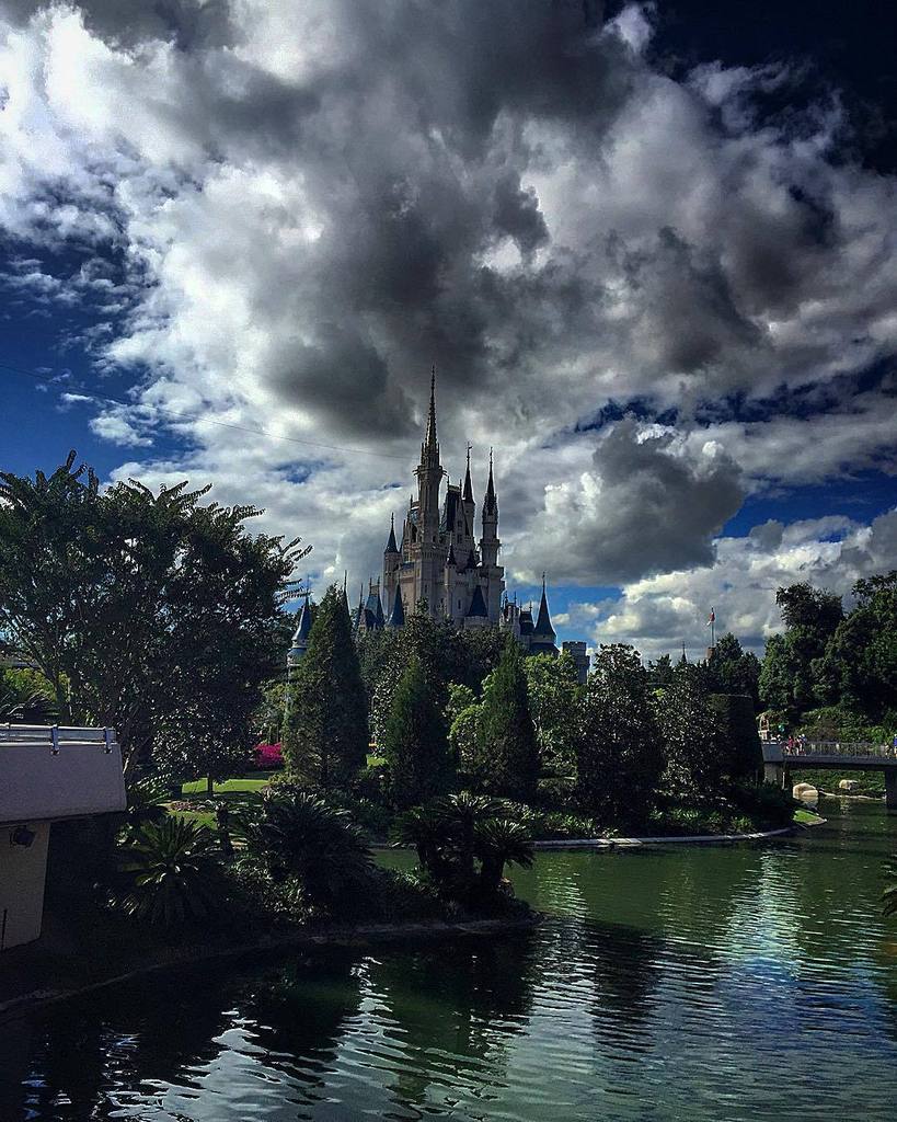 lilbunnichelle's tweet photo. A dream is a wish your ❤️ makes ✨✨✨ #cinderellacastle #wdw #waltdisney #WaltDisneyWorld #disney #disneyworld #disgr… http://t.co/MjL7IYATnE