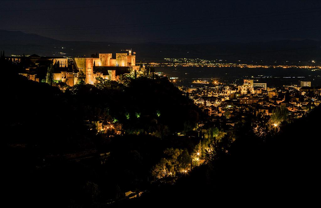 mfgranaina's tweet photo. Granada de noche. Espectacular! 

#ThisIsGranada #GranadaParadise #mf

Foto 'Jesus Ruiz' http://t.co/Yx1Jjefc4e